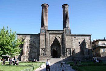 Çifte Minareli Camii